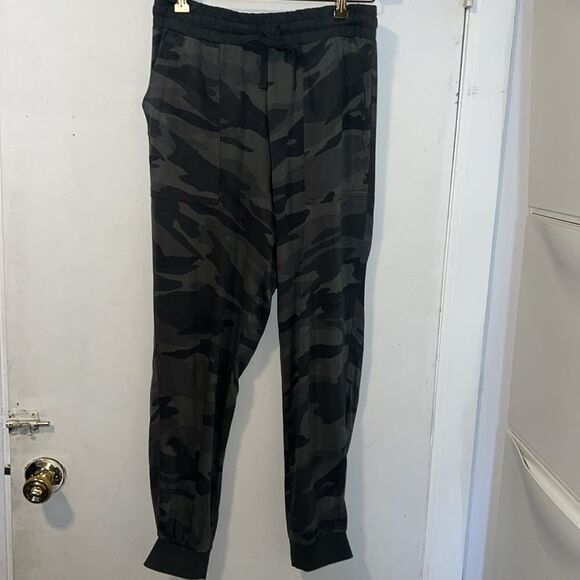 SPLENDID Dark Grey Camo Jogger-S - Picture 2 of 10